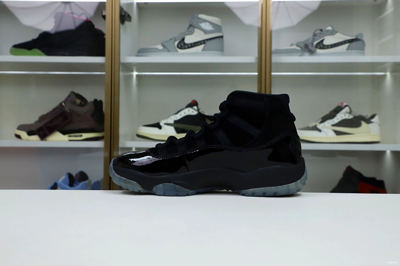 AIR RETRO JORDAN AND 'CAP 11 GOWN' 1115